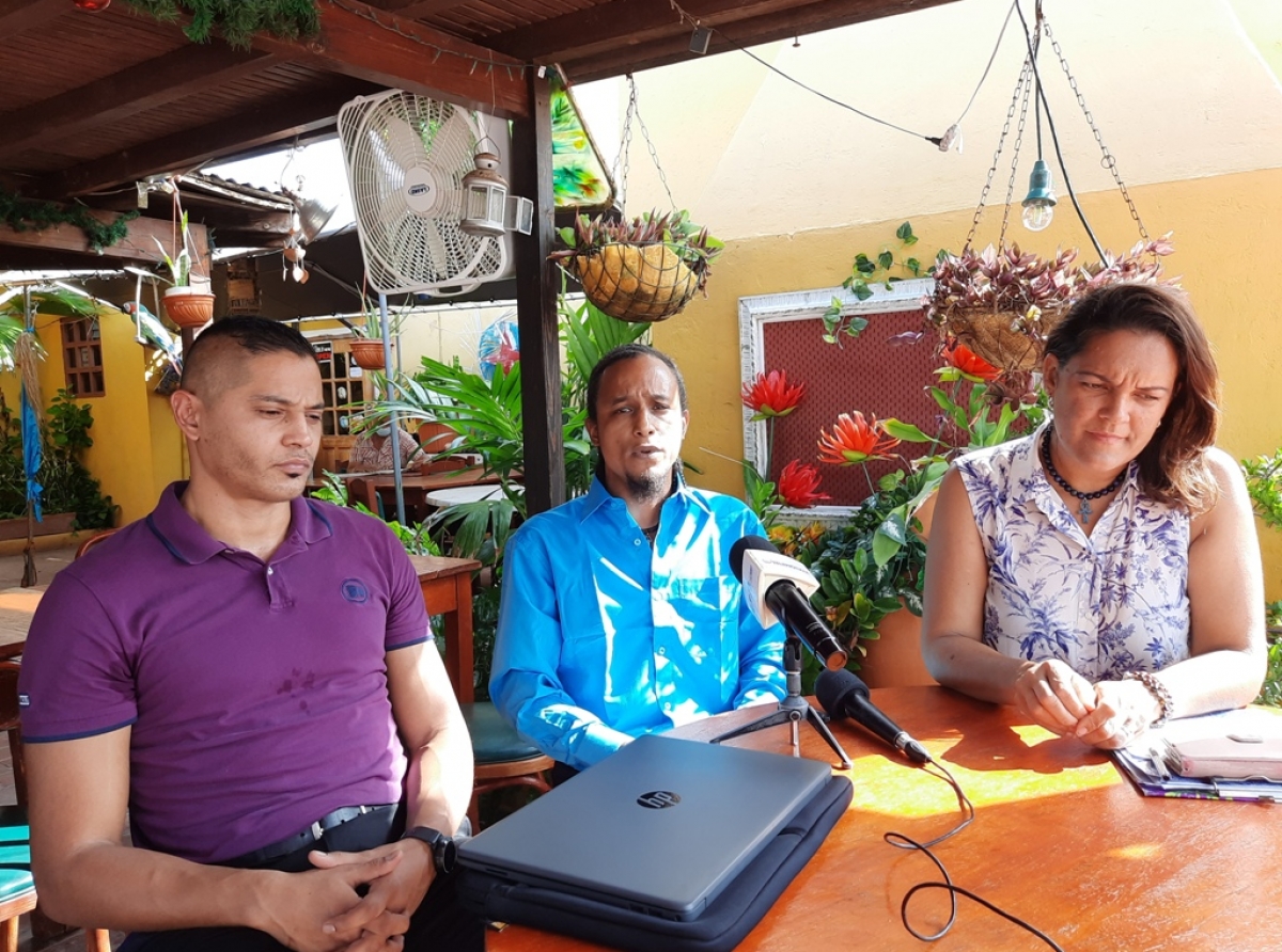 Grupo cu atardi di protesta riba Dia Mundial di Derechonan Humano