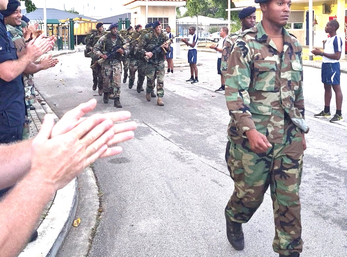 Cinco militar di ARUMIL a wordo promovi awor como Korporaal