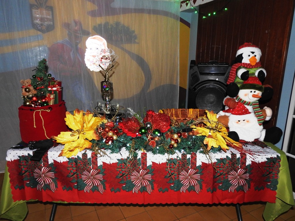 The Eagles Domino Team a tene nan Christmas Dinner