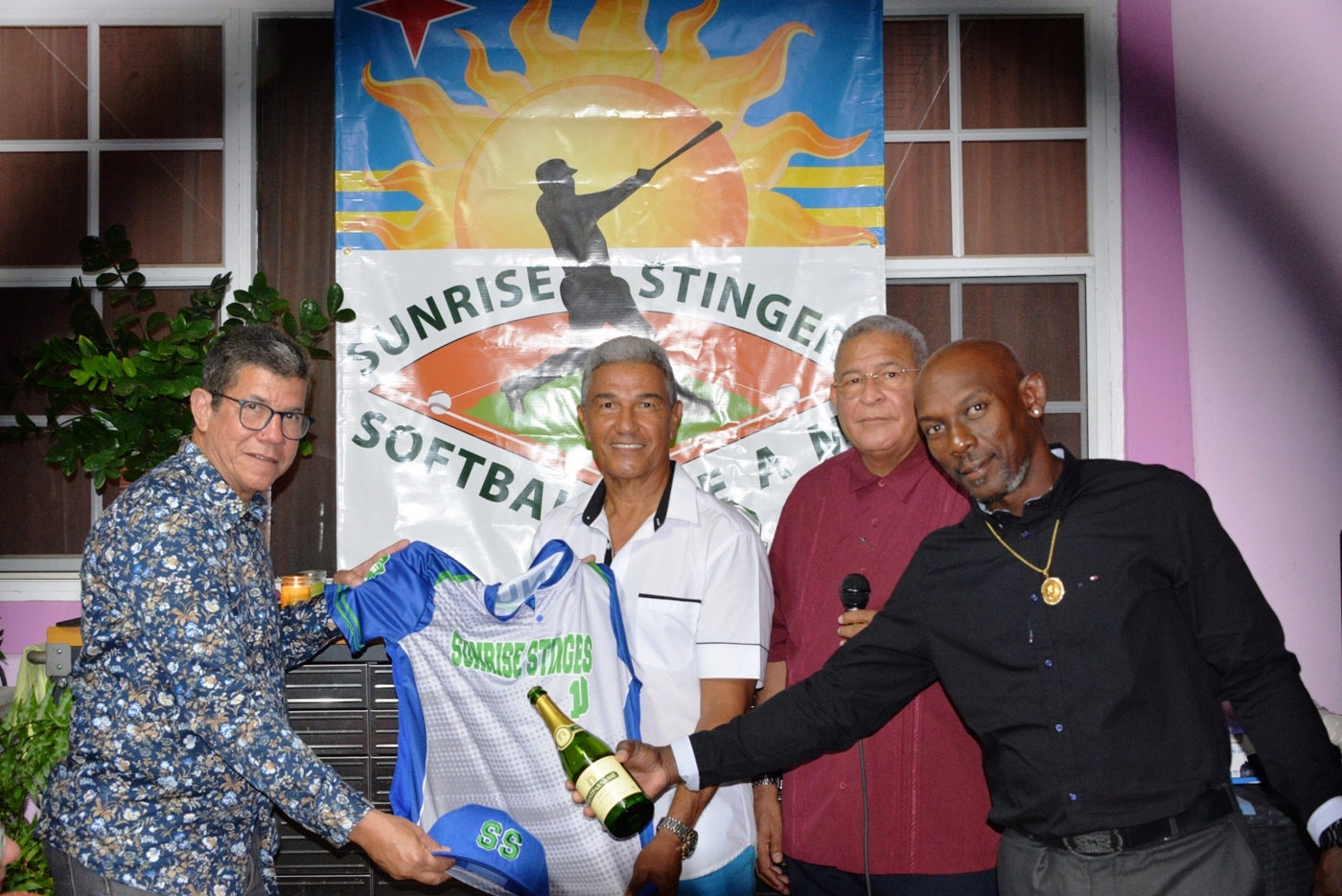 Sunrise Stingray Softball Team a celebra nan Cena di Pasco