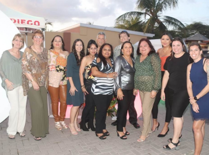 E exitoso compania J&J Corporation a celebra su 30 Aniversario cu introduccion di management nobo