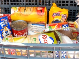 Yamada pa yuda ainda cu algun paki di comestible pa famianan den necesidad