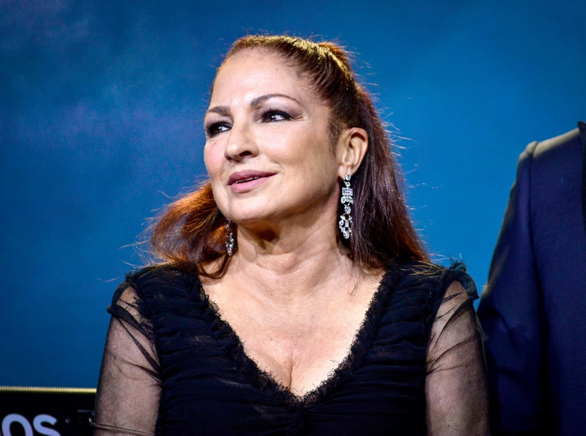 Gloria Estefan a confirma cu musica tabata su ‘escape’ di abuso sexual