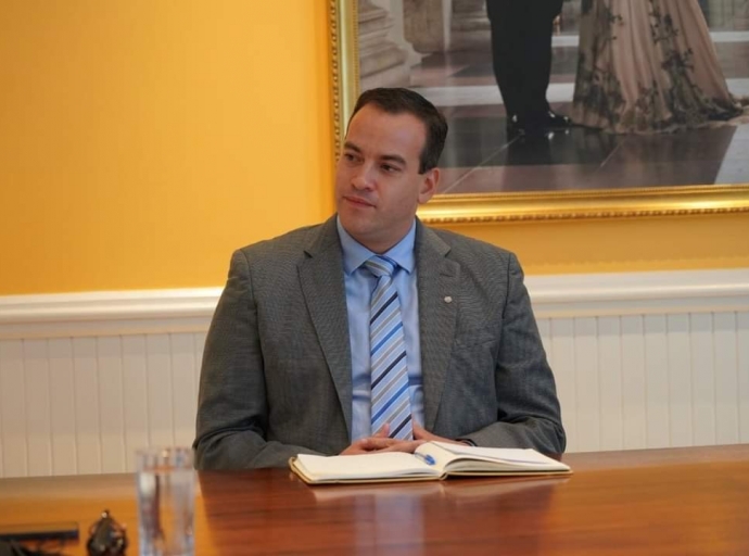 Minister Geoffrey Wever cu resumen di su 100 dia di gobernacion