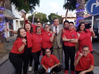 Minister Croes ta felicita Muchila Creativo cu a organisa un Bazaar di Pasco sumamente bunita
