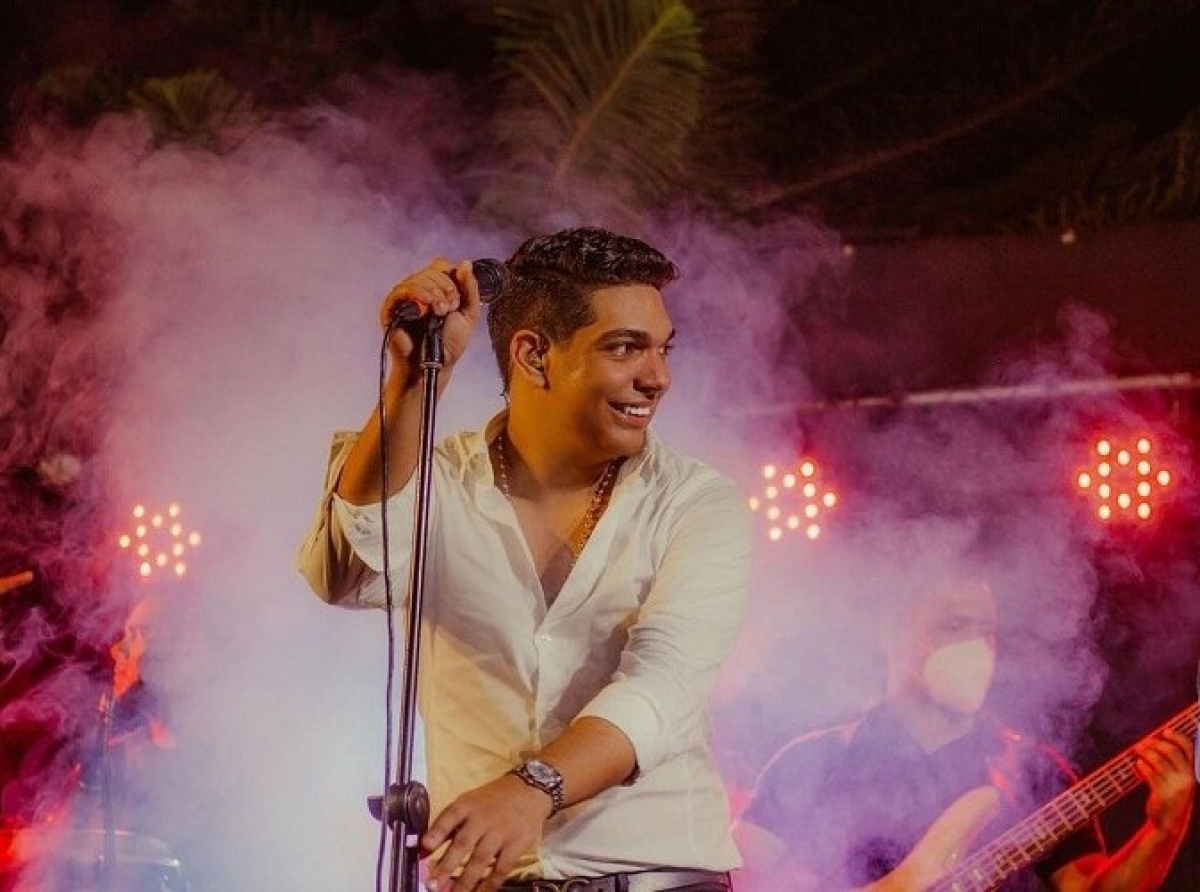 Cantante Daniel Castro di vallenato a sobrevivi accident den cual su manager a fayece