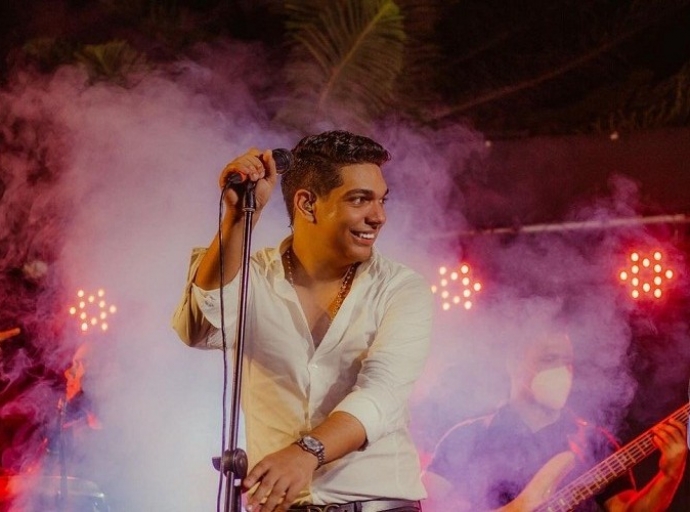Cantante Daniel Castro di vallenato a sobrevivi accident den cual su manager a fayece