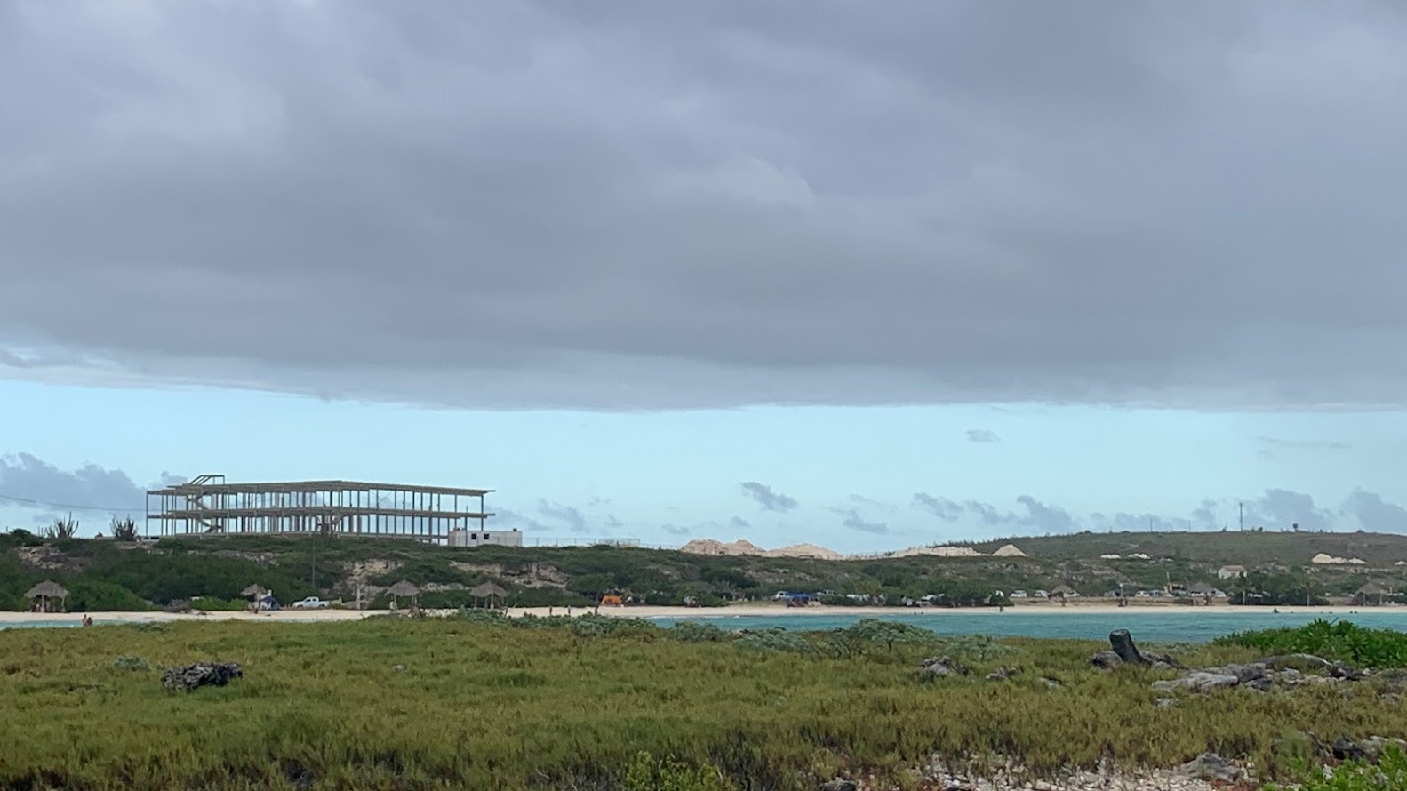 Asina e construccion di Secrets Hotel na Baby Beach ta bayendo te aworaki