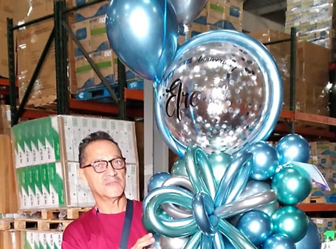 Efrem trahando 35 aña cu Carex Paper