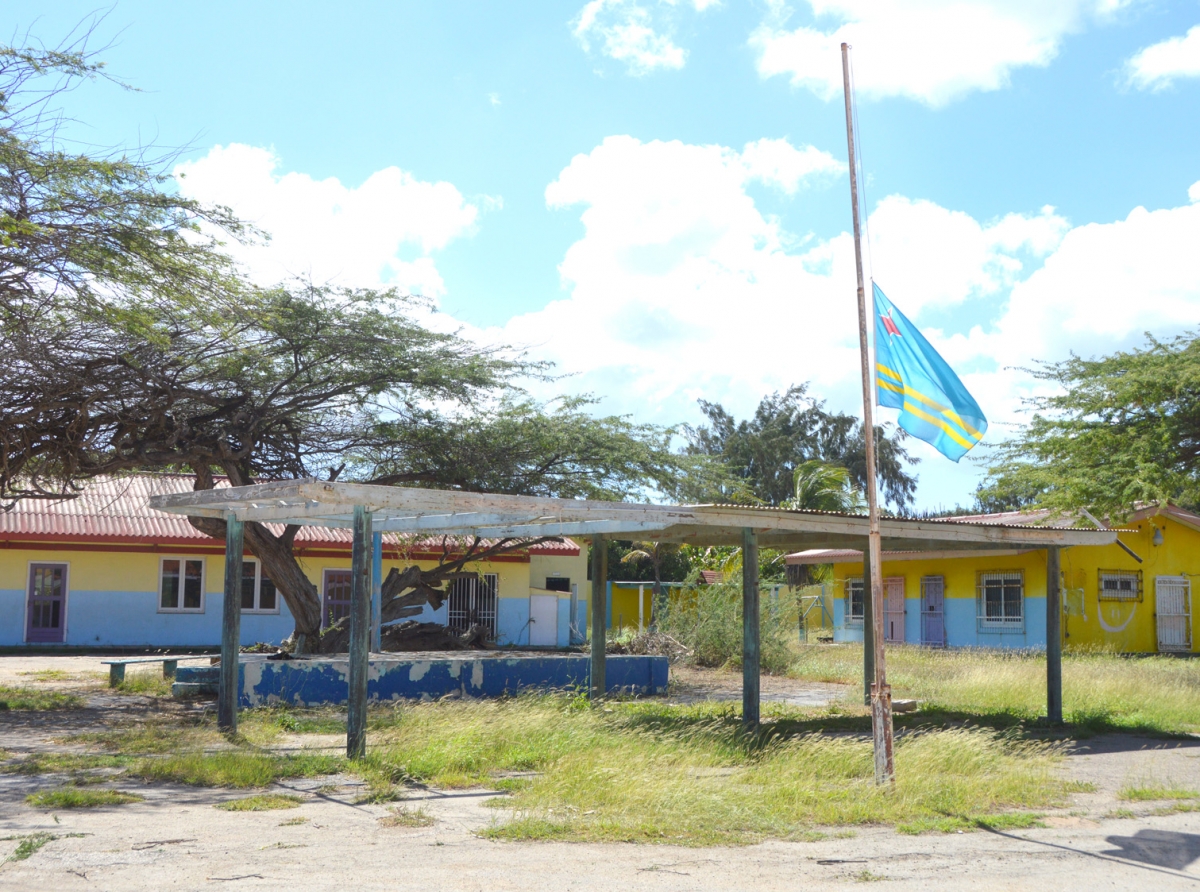 Bandera halfstok na St. Aloysius School tur decai