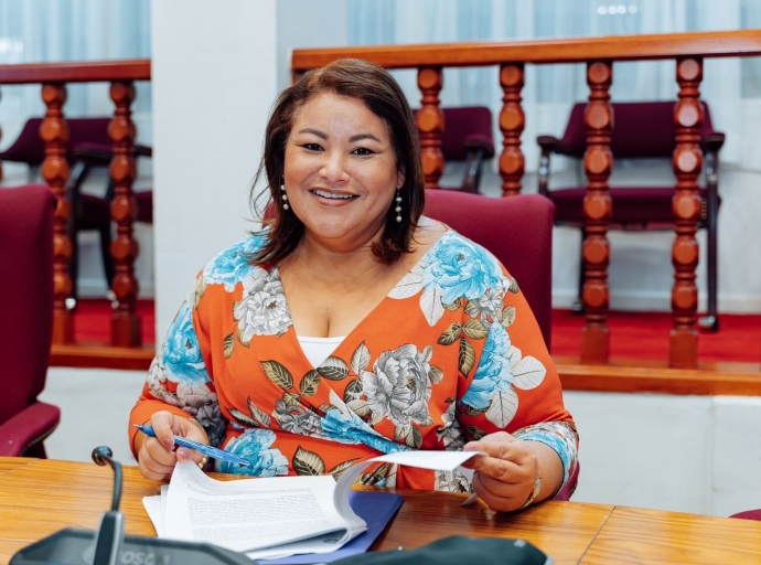 Parlamentario Tromp-Lee lamentando cu aña a habri y ainda e negociacionnan entre Aruba y Hulanda ta pega