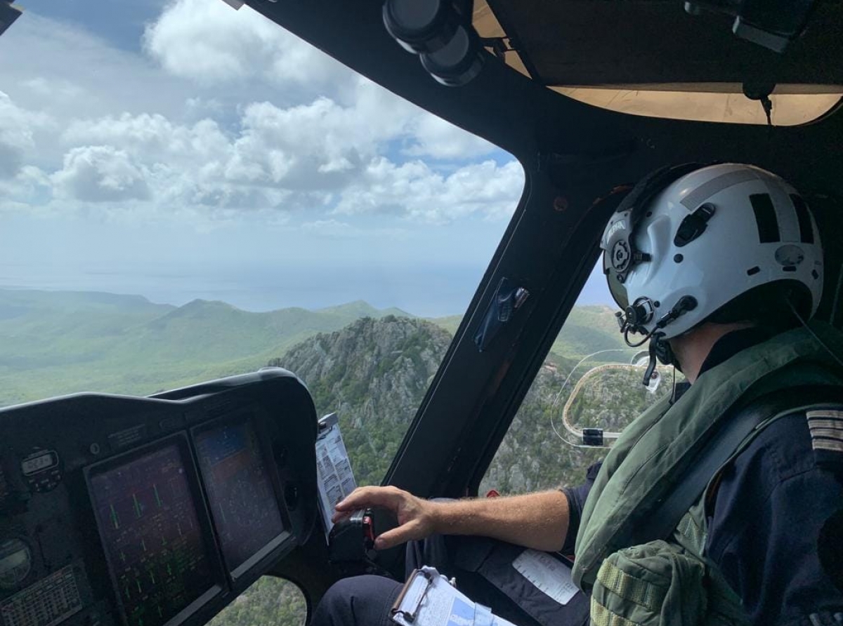 Dama cu a cay riba St. Christoffelberg na Curaçao a wordo rescata cu Helicopter