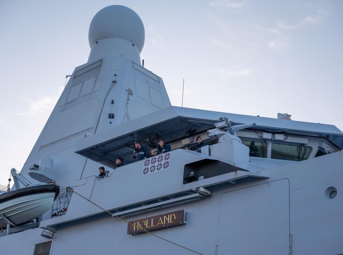 Despues di 8 luna e barco Zr.Ms. Holland a regresa bek Hulanda