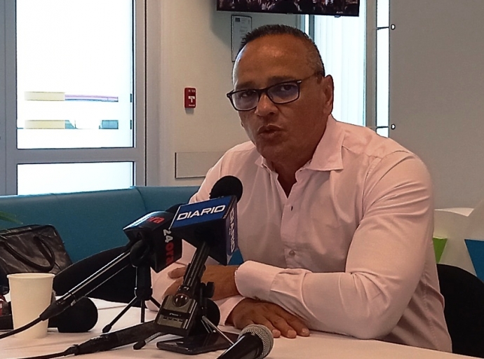 AZV a duna un presentacion na e Comision Permanente di Parlamento riba cambionan necesario