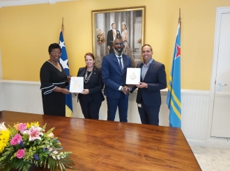 Prome Minister y Minister di Salud a reuni cu Prome Minister y Minister di Labor y Social di Corsou