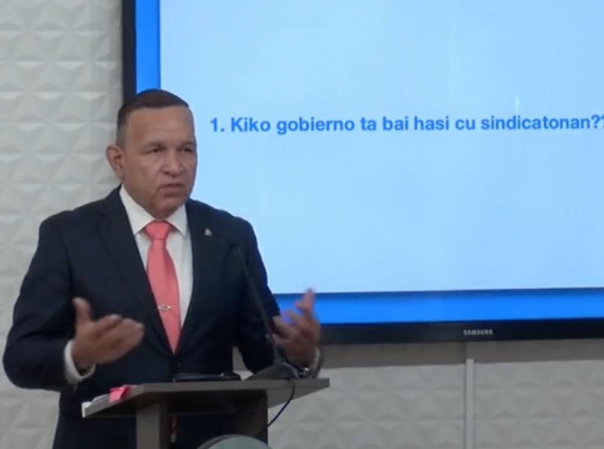 Minister di Enseñansa lo bolbe sinta awe cu directivanan di scol