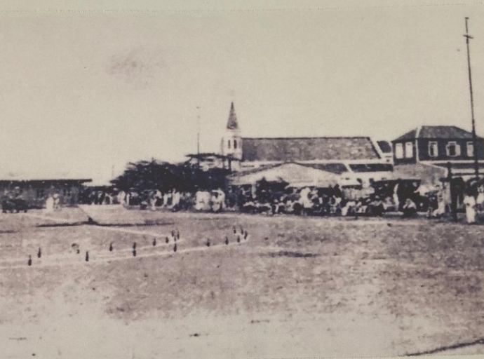 E prome tereno di futbol na Aruba den añanan 20