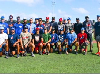 Minister di deporte a bishita entrenamento di prospectonan local y peloteronan profesional