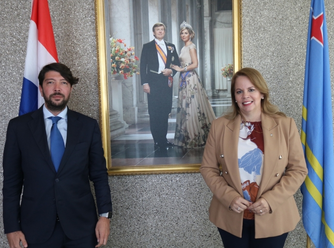 Prome Minister a ricibi bishita di Consul di Italia estableci na Maracaibo