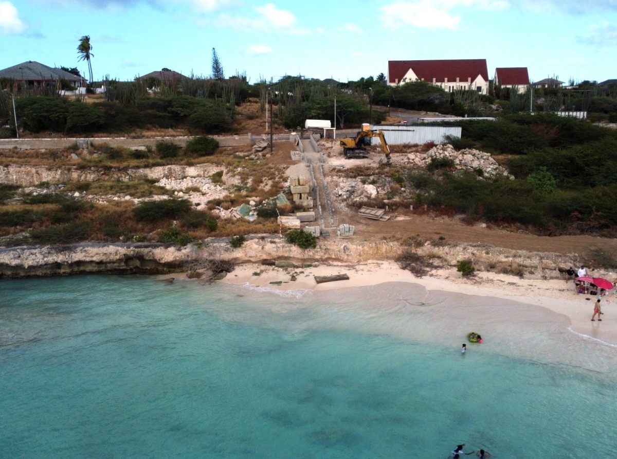 Trabaonan di renobacion di trapi na Rodgers Beach ta avansando