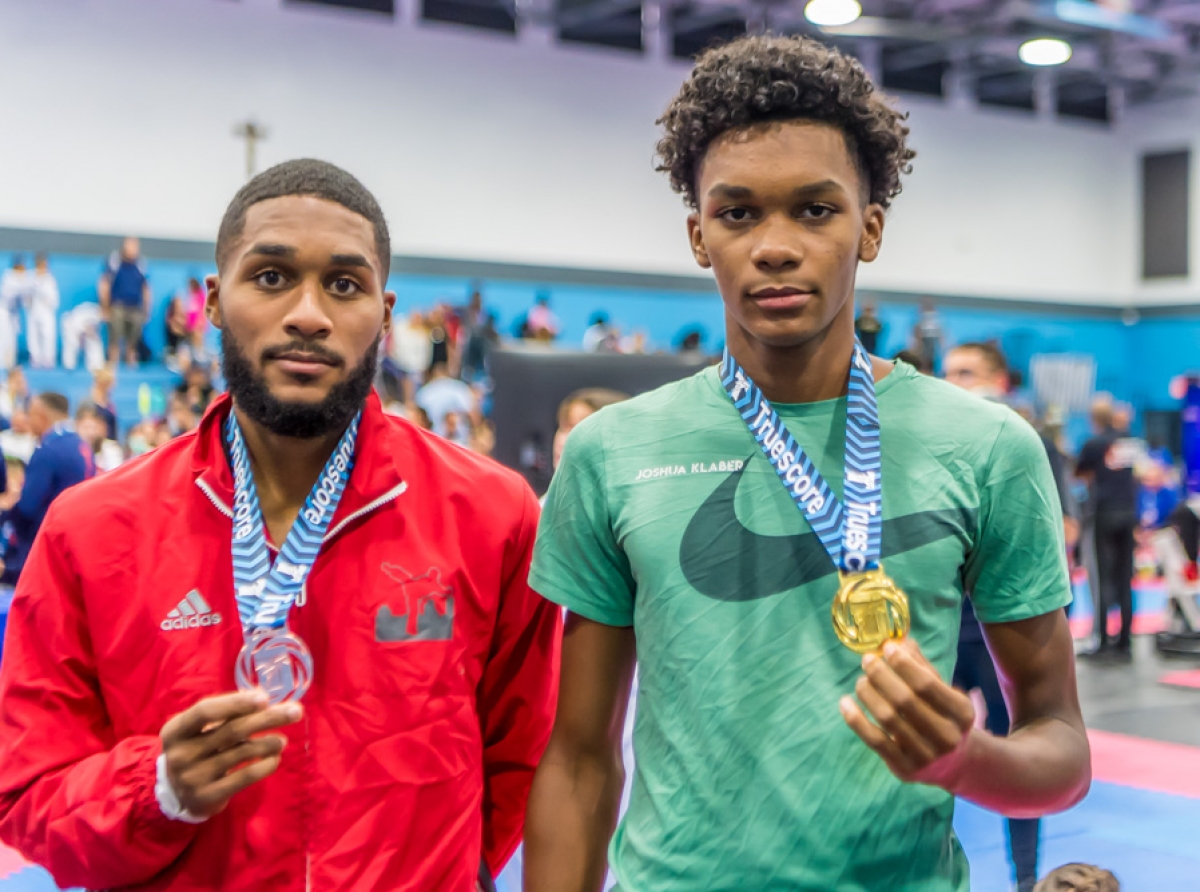 Joshua Klaber a gana Oro y Jourde Klaber a gana Brons na Merca