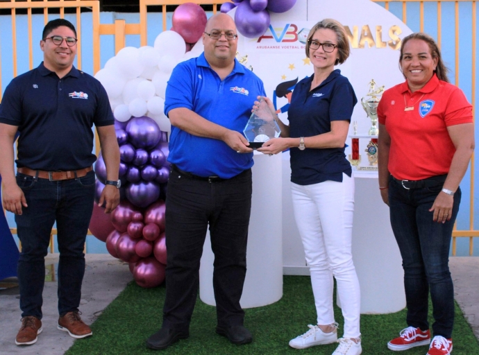 Aruba Bank ta orguyoso di a patrocina campeonato di Futbol di Damas