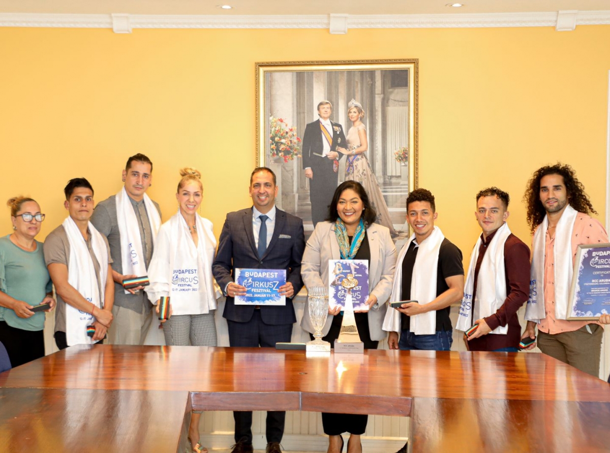 Gobierno a ricibi Grupo di Acrobacia RCC Aruba cu a gana premio na Budapest Circus Festival