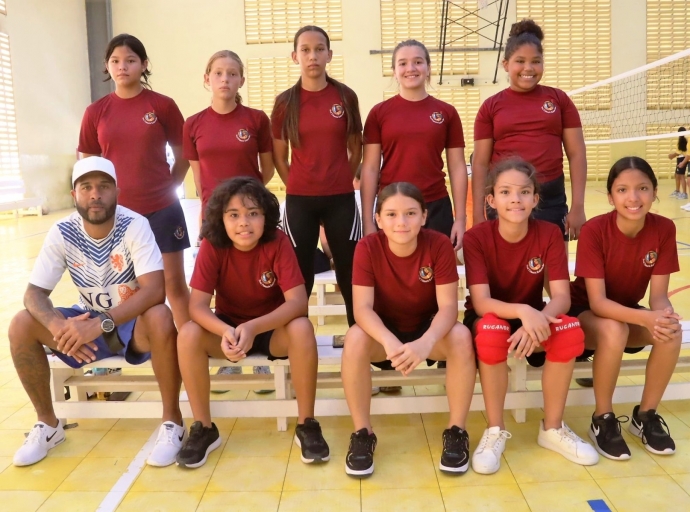 IBISA cu resultado di e campeonato di Volleyball Escolar Enseñansa Basico mucha muher y mucha homber