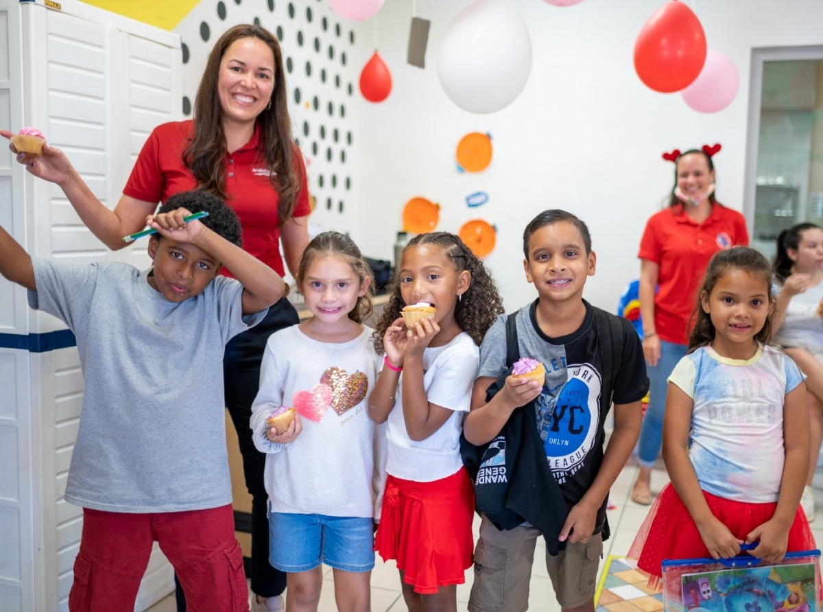 YMCA Dakota a ricibi treat di ‘Cupcakes di Speranza’ for di Aruba Bank 