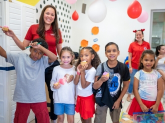 YMCA Dakota a ricibi treat di ‘Cupcakes di Speranza’ for di Aruba Bank