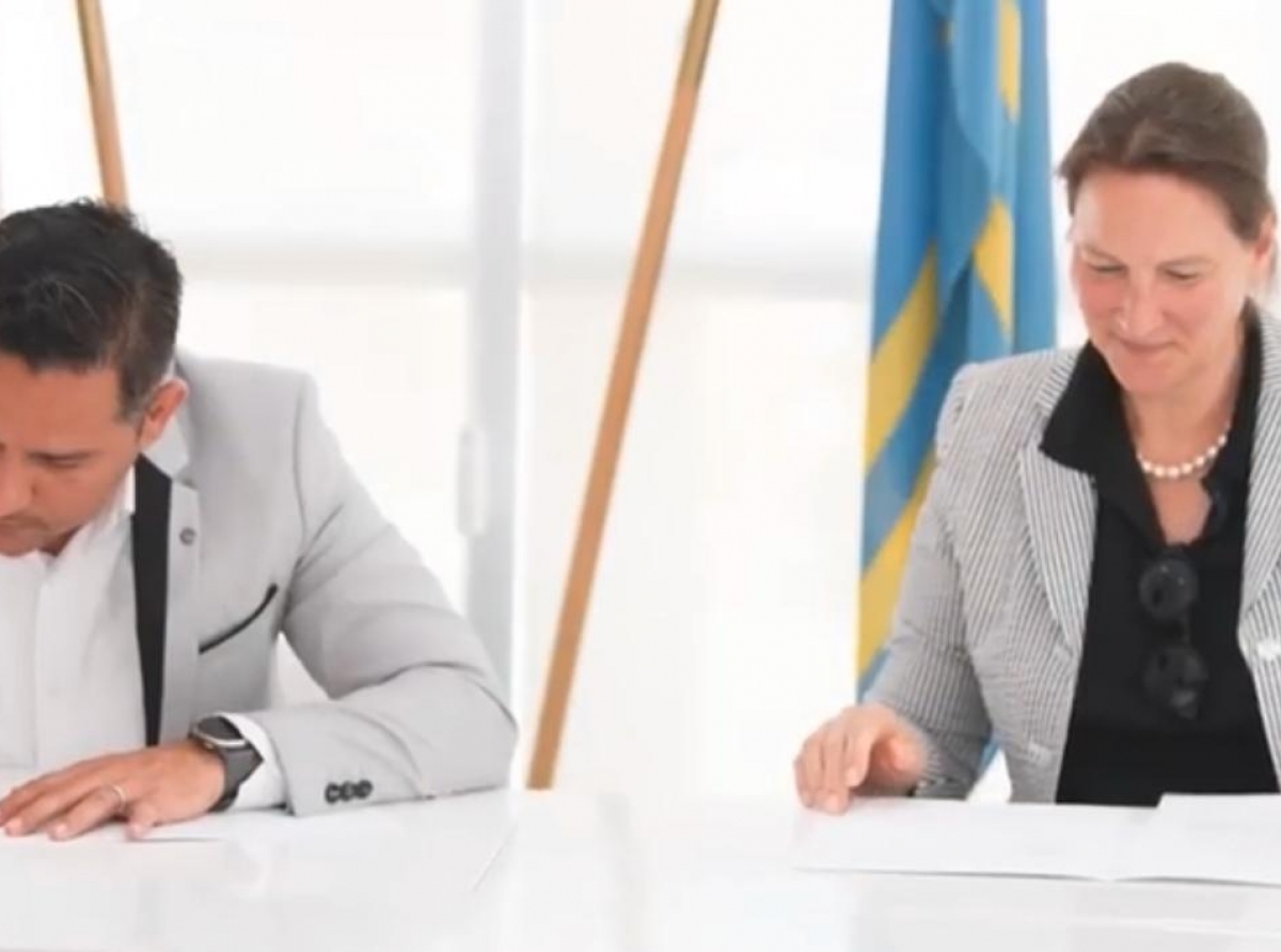 Minister Ursel Arends a firma MOU cu Universidad di Aruba pa traha den colaboracion cu otro