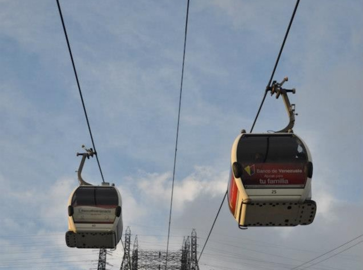 Bishitantenan a keda pega riba Teleferico na Caracas debi na fayo mecanico