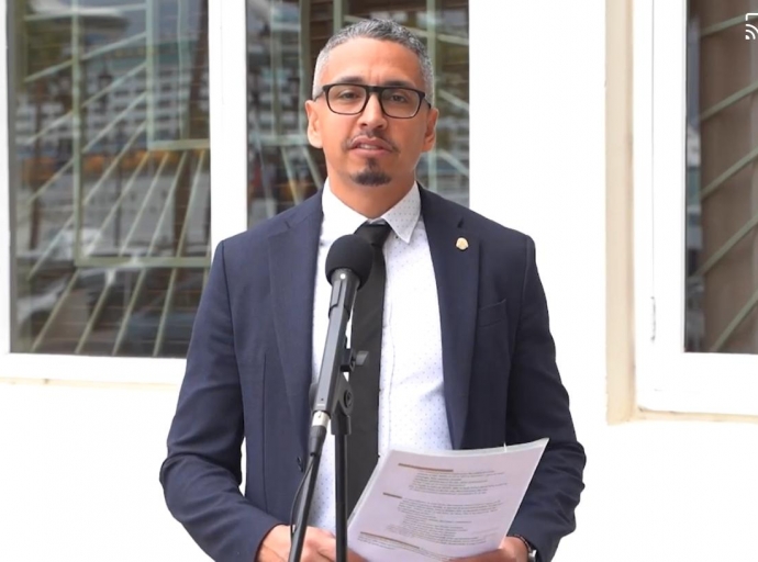 Awo cu ImSan a bira un diamante chikito, manera Dr. Rajnherc ta yam'e, HOH kier tum'e over