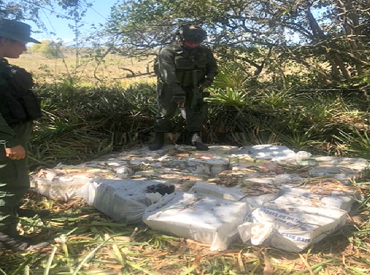 A haya 450 paki di cocaina hopi cerca di costa na estado Falcon