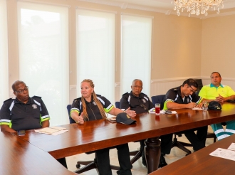 Reunion cu stakeholders pa e Parada Nacional di Luz  a tuma lugar den bon ambiente