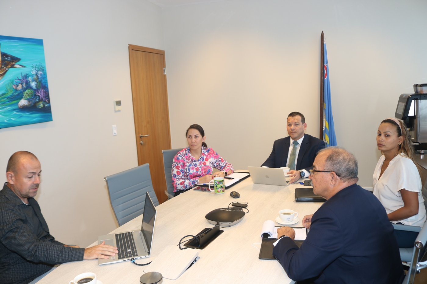 Minister Rocco Tjon a ricibi e Plan Multi-Anual pa 2022-2026 di CEDE Aruba