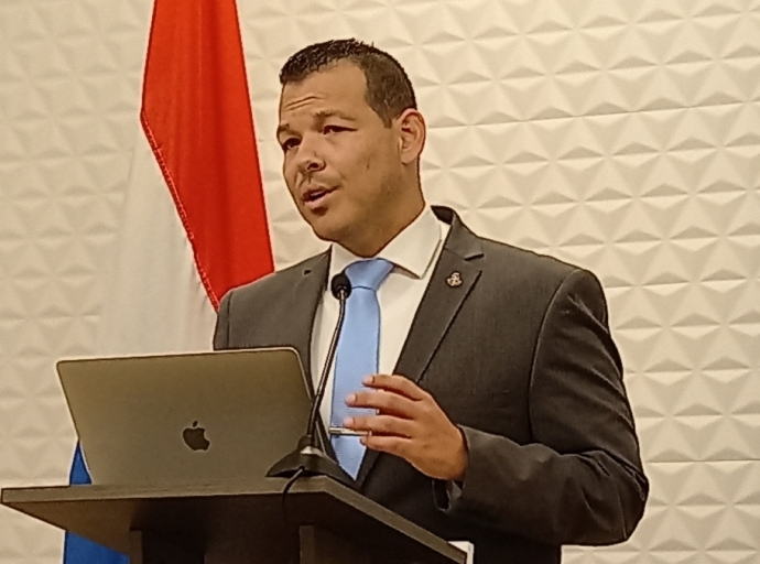 Gobierno lo introduci un pakete fuerte di medida contra empleo di personanan ilegal na Aruba