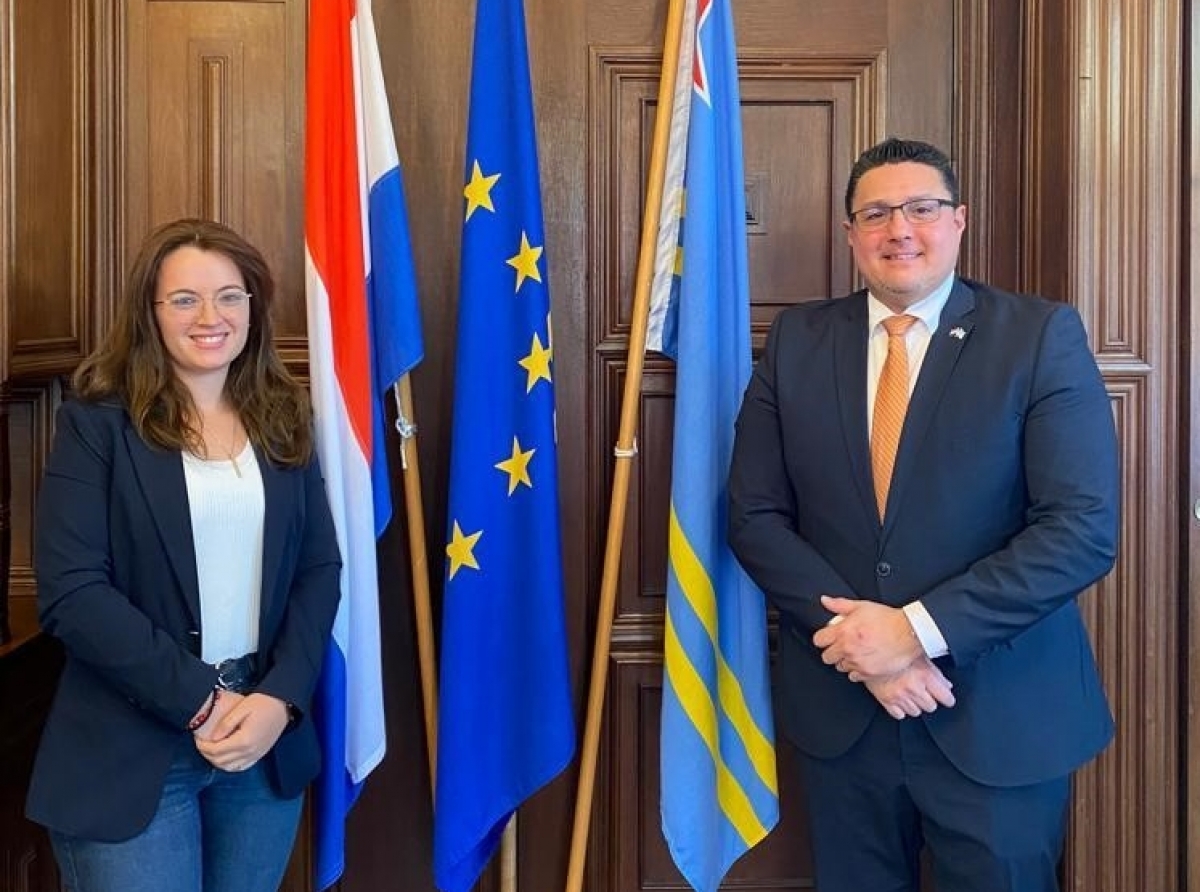 Minister Besaril ta desea Mandy Villasmil hopi exito durante eleccion municipal di Den Haag