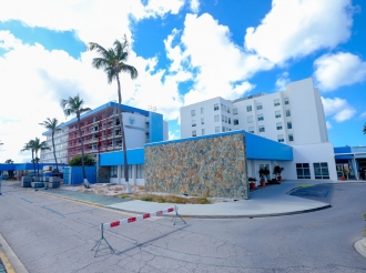 Cu baymento di Dr. Peterson awor Hospital por bay contrata un Specialista full-time pa e isla