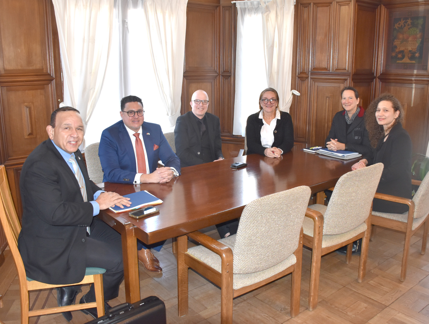 Ministro Endy Croes e reuni tocante e Proyecto ‘Studiesucces Caribische studenten’