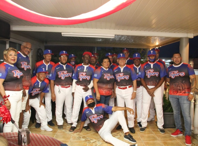 Diadomingo awor tin semi final di torneo Himno y Bandera di softball 60+