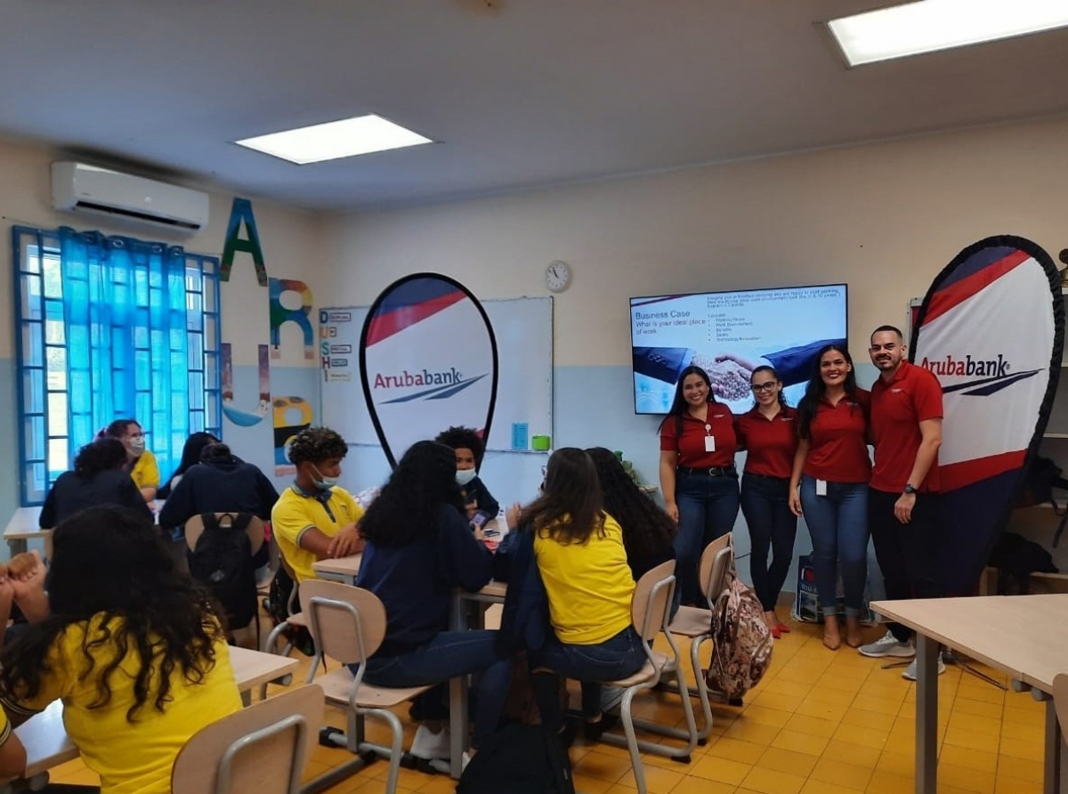 Colegio San Antonio su ‘Beroepen Orientatie Dag’ a conta cu participacion di Aruba Bank