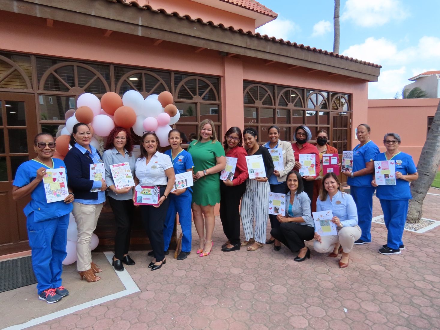 Celebracion di dia di Hende Muhe na Paradise Beach Villas