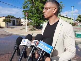 Parlamentario Molina preocupa cu estado di Basketball Port na Caya Sint Maarten na Village