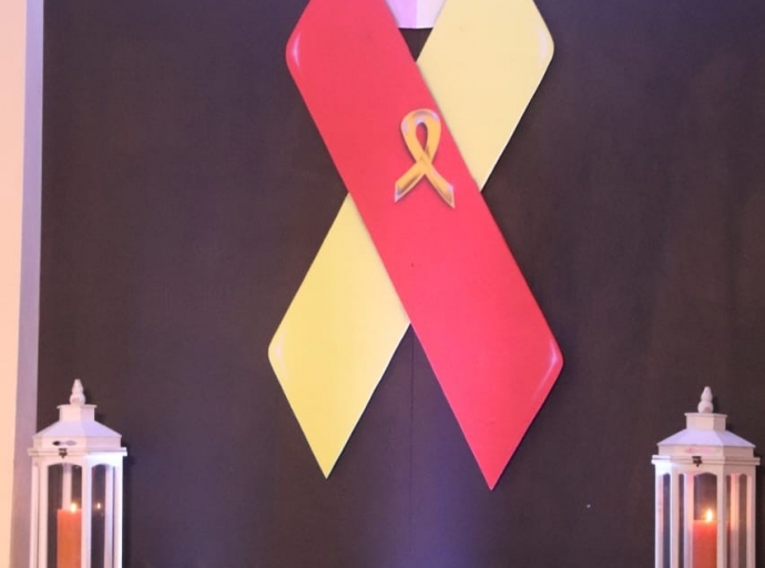 A cende un luz special dilanti di Bestuurkantoor pa conmemora 2 aña di Covid-19