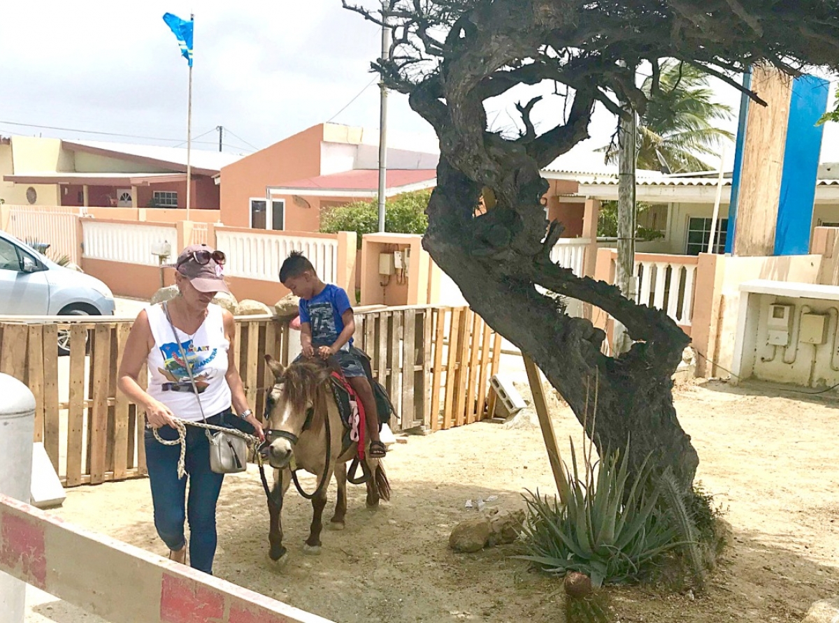 Centro Famia Piedra Plat ta bay celebra 18 di Maart na grandi