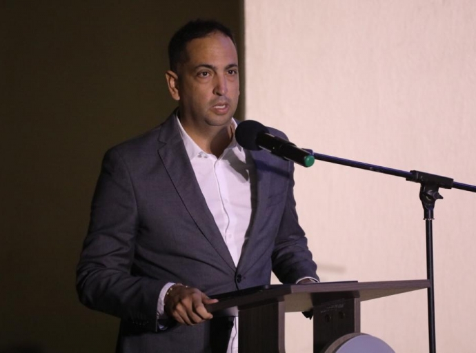 "Ora Aruba ta uni pa un causa nos ta logra cosnan sobre humano"
