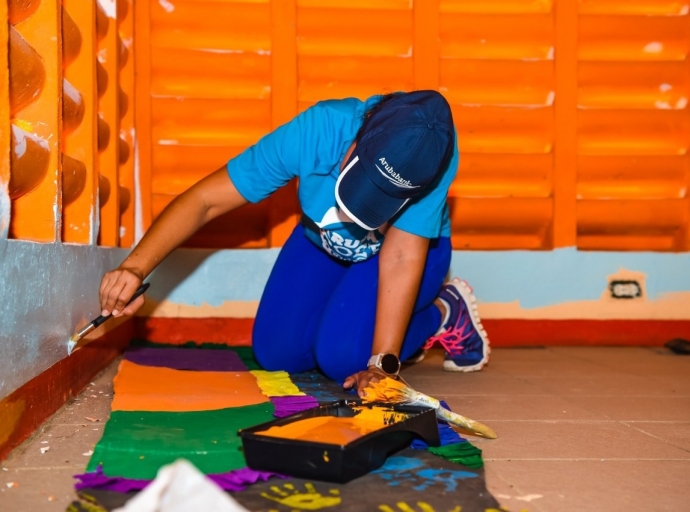 Aruba Bank contento di por a contribui pa Colegio Conrado Coronel a “Fix it up and Jump into colors”