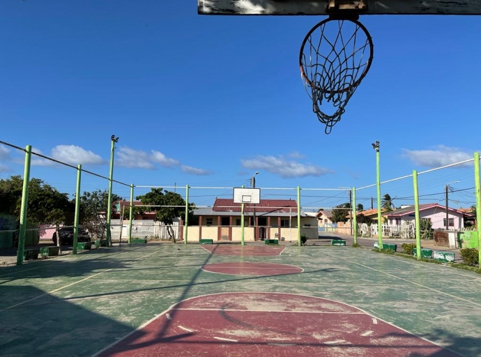 Cancha di basketball den Village mester wordo transforma
