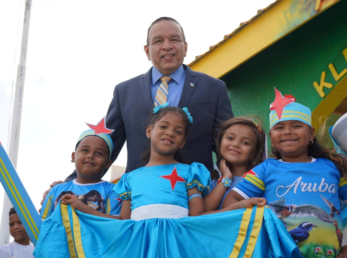 Anglo Kleuterschool a ricibi bishita di Minister Endy Croes